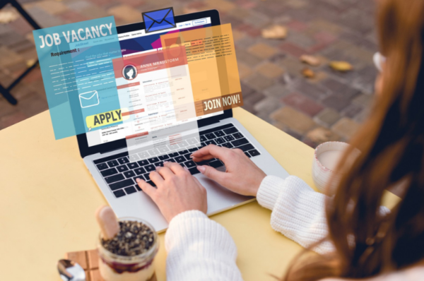 un women job fair encourages women to return to work