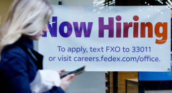 US Records Strong Job Growth and Pay Raises Amid High Inflation