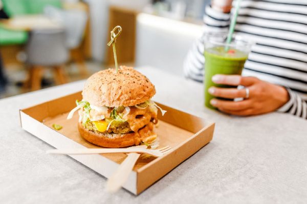 us woman who assaulted chipotle worker sentenced to fast food job for 2 months