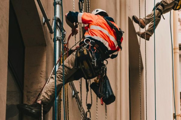outdoor migrant labour