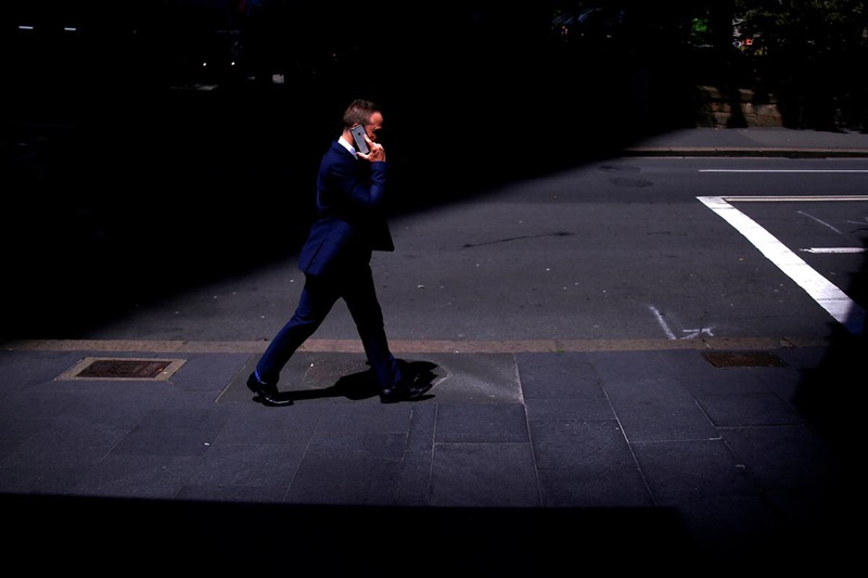 australia moves towards right to disconnect as senate supports labors bill