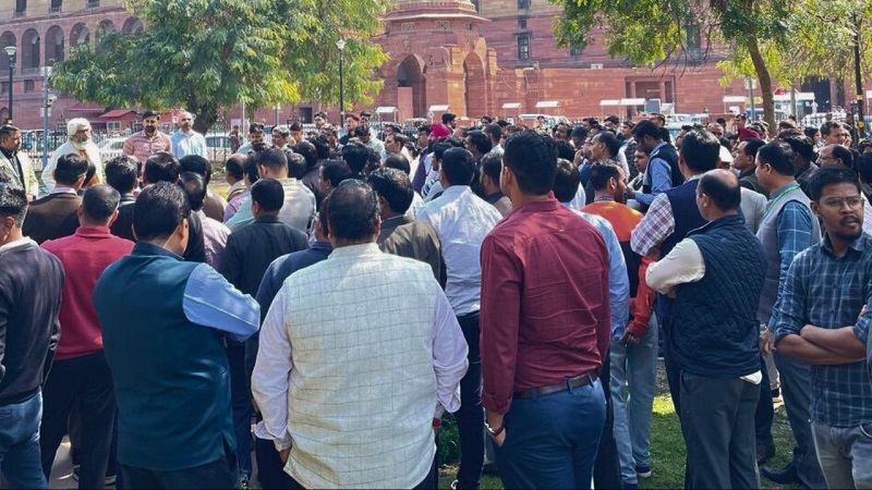 MP Govt Probes Suspicious Employee Codes as 50,000 Workers Go Unpaid for 6 Months, INR 230 Crore Under Scrutiny 