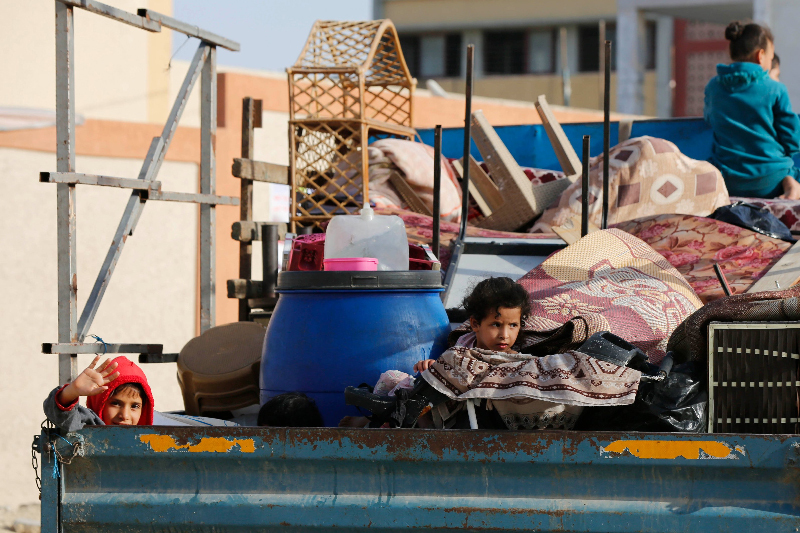 As exodus from Rafah continues, UN urges reopening of aid lines