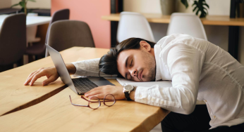 10 Office-Friendly Hacks to Beat Post-Lunch Sleepiness