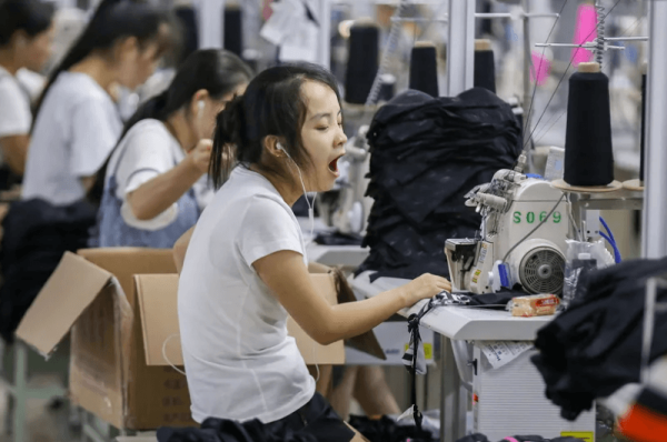 Chinese Companies Start to Say Goodbye to Long Work Hours