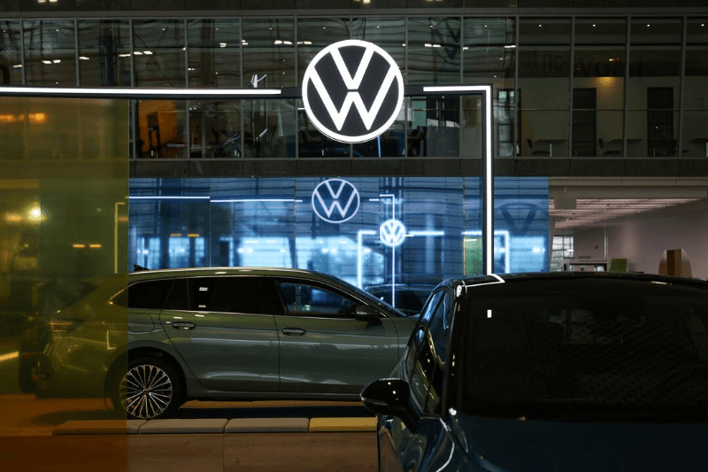 VW Cuts 7,000 Jobs as Q1 Profit Tumbles Over US Trade Tensions