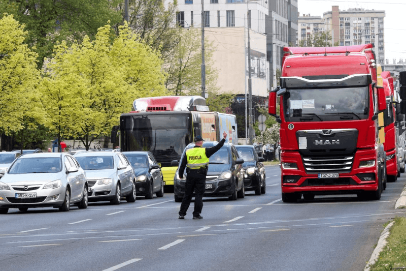 Bosnian drivers and truckers promising to block the border against the actions of the European Union