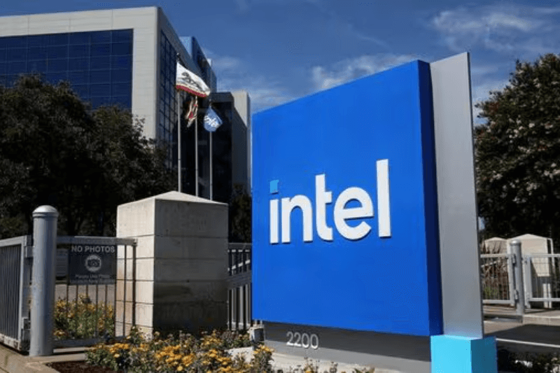 Intel Layoff Workforce by Over 20% in Major Restructuring