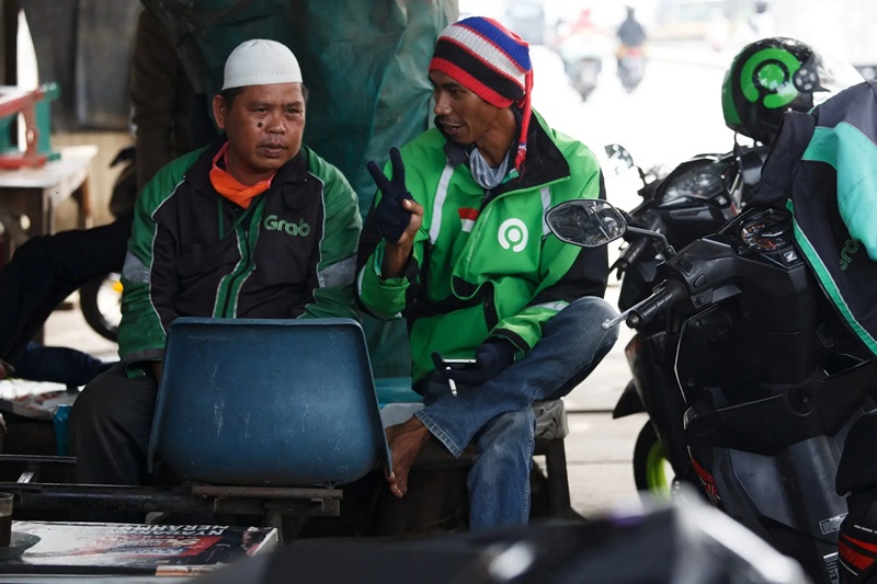 indonesian gig workers struggle with limited rights low pay