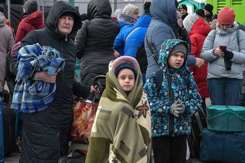 Russia’s grip on Kherson slips as civilians flee Ukraine counteroffensive