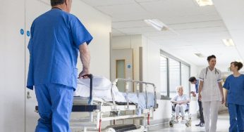 Senior doctors in England accept govt offer, easing NHS strain