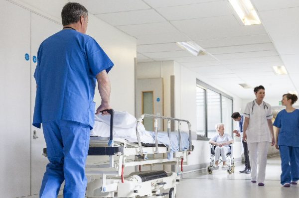 Senior doctors in Britain have voted to acknowledge an offer from the government on pay and conditions