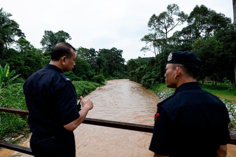 tragic water surge claims life of local eatery worker in bidor