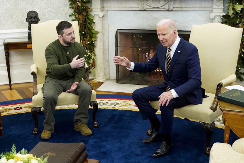 white house pushes for ukraine aid amid asylum concerns a delicate balancing act