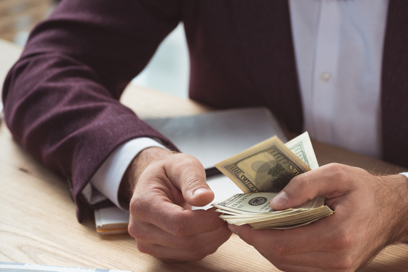 The latest Toronto court ruling reinforced personnel's felony rights concerning properly calculated bonus payments below the terms of employment contracts and corporation guidelines.